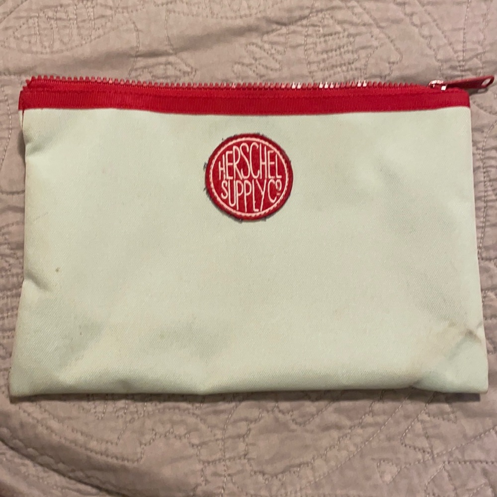 Herschel Supply Pouch